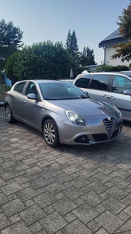 Automobili: Alfa Romeo Giulietta – Usato da Niederuzwil venduto da nissnismo