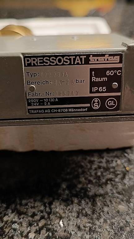 Spine: Pressostat Typ 920 2374  trafag – Usato da Hägendorf venduto da CLBPL4 1