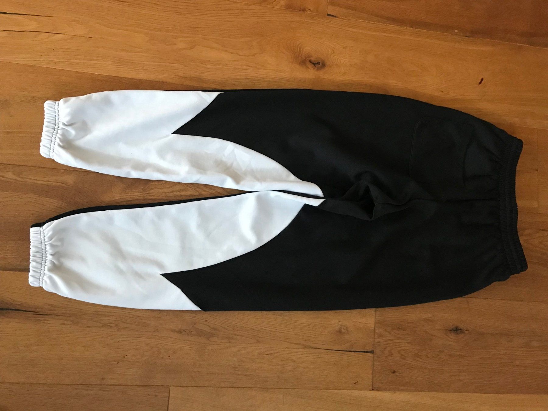 Adidas Hosen: Turnhose, Trainerhose Adidas, Gr. 32 – Gebraucht aus Sins von sinserin 1