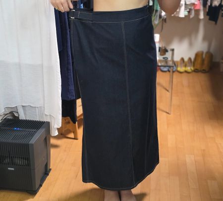 Langer Jeansrock von JJBenson – modern und elegant