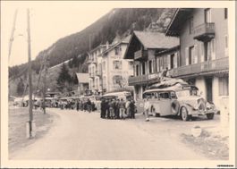 Postautos antik // unbekannter Ort Schweiz // Bus Oldtimer