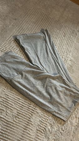 Pantalon gris taille S état neuf