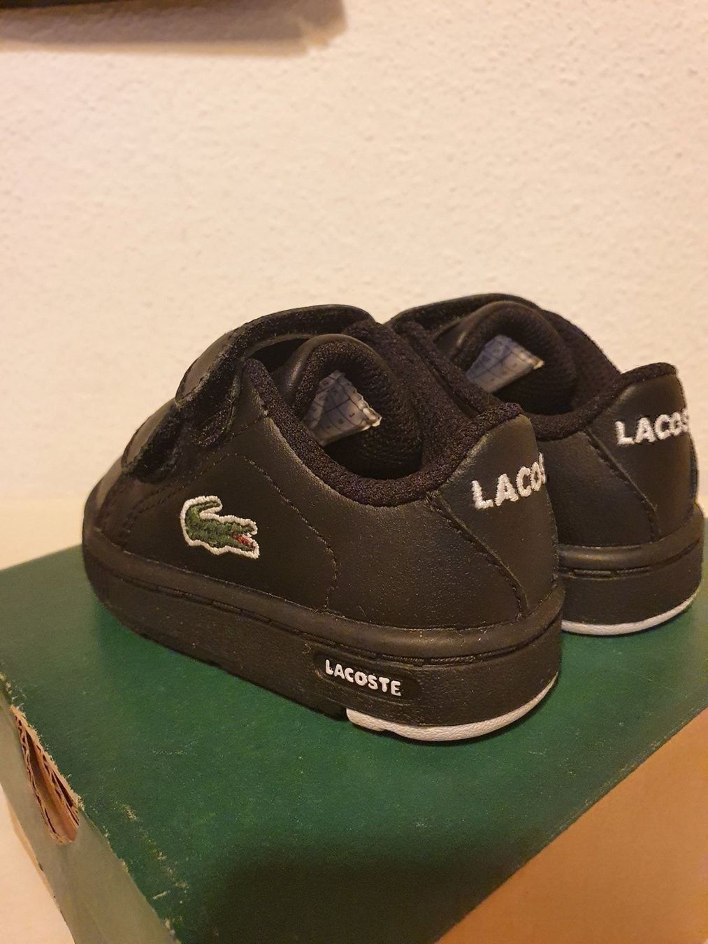 Schuhe für Jungen: Baskets noir Lacoste – Neu und originalverpackt aus Genève von rescateCH 1