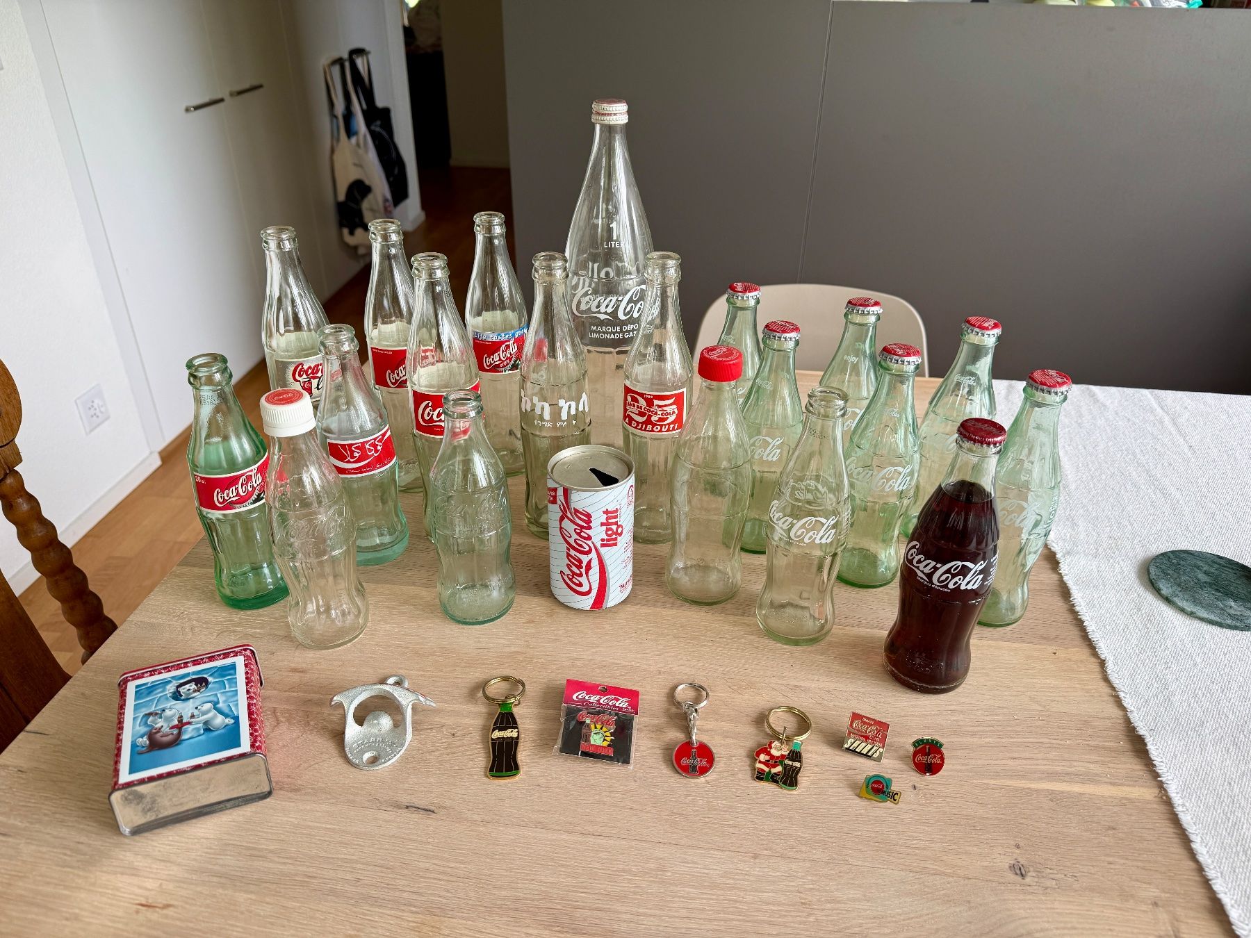 Coca-Cola Altro in Stoviglie & Bicchieri: Coca-Cola Flaschen mit Zubehör – Usato da Schliern b. Köniz venduto da Blackfox7