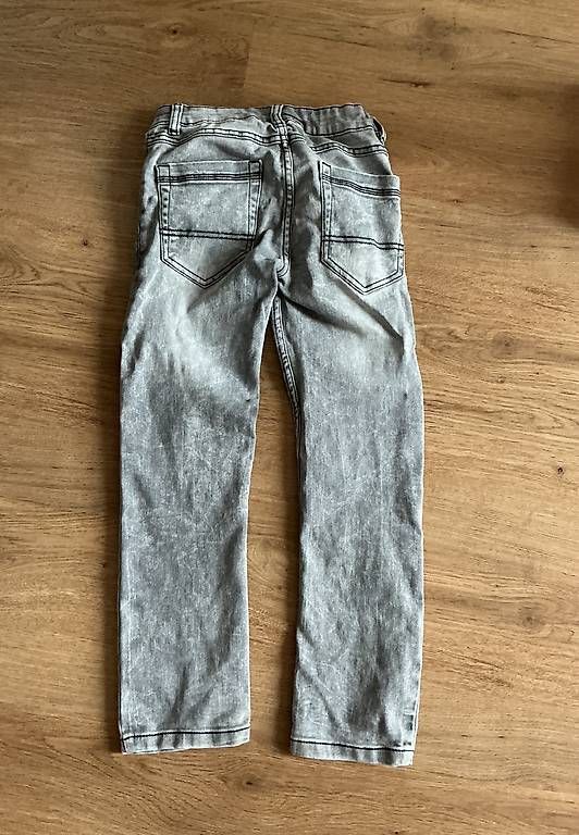 Pantalons: Jeanshose Größe 134 – D'occasion à Zimmerwald par wuff81 3