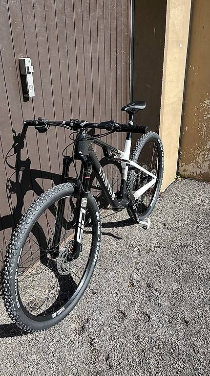 Canyon Velos: CANYON Lux World Cup CF 7 – Gebraucht aus Chironico von mau_f5vv 1