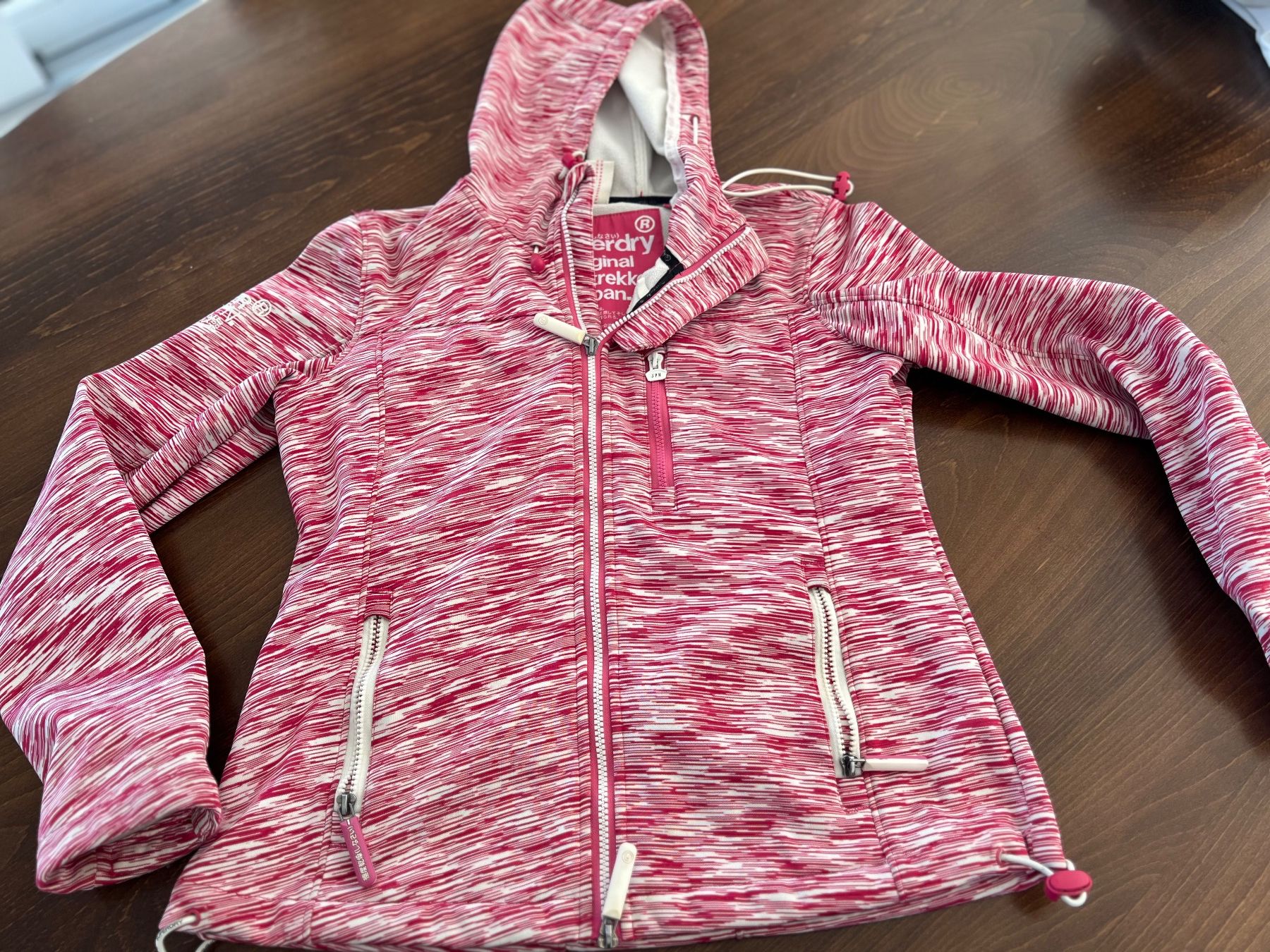 Superdry Vestes: Superdry Windtrekker Jacke Rot/Weiss, Grösse S – D'occasion à Ebmatingen par Mistelu