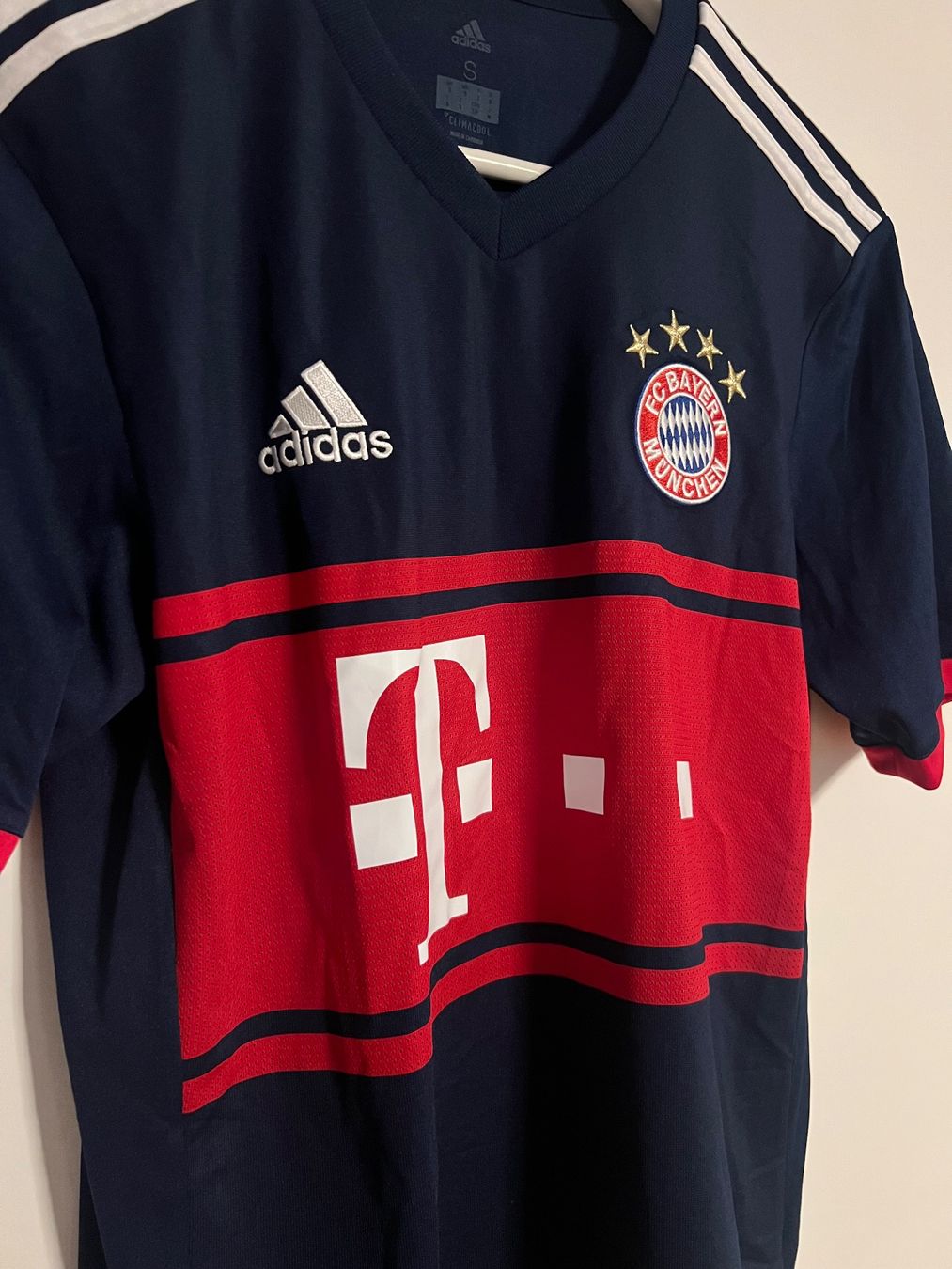 Canottiere & Pantaloni: FC Bayern München | 2017-18 | Auswärts – Nuovo (secondo la descrizione) da Boll venduto da urrasair 2