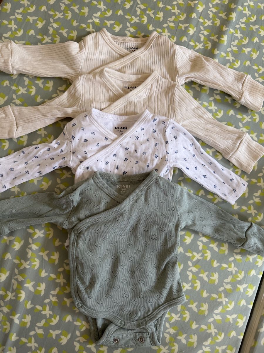 Lotti & Set di vestiti: Lot bodies 1 mois – Usato da Buttes venduto da eme_d9bw