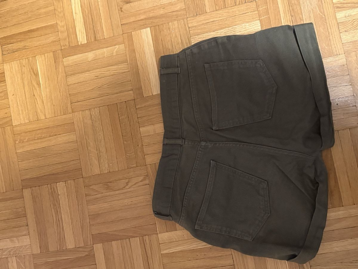 Twinset Pantalons: Short kaki – D'occasion à Grand-Lancy par saf_tlt2 1