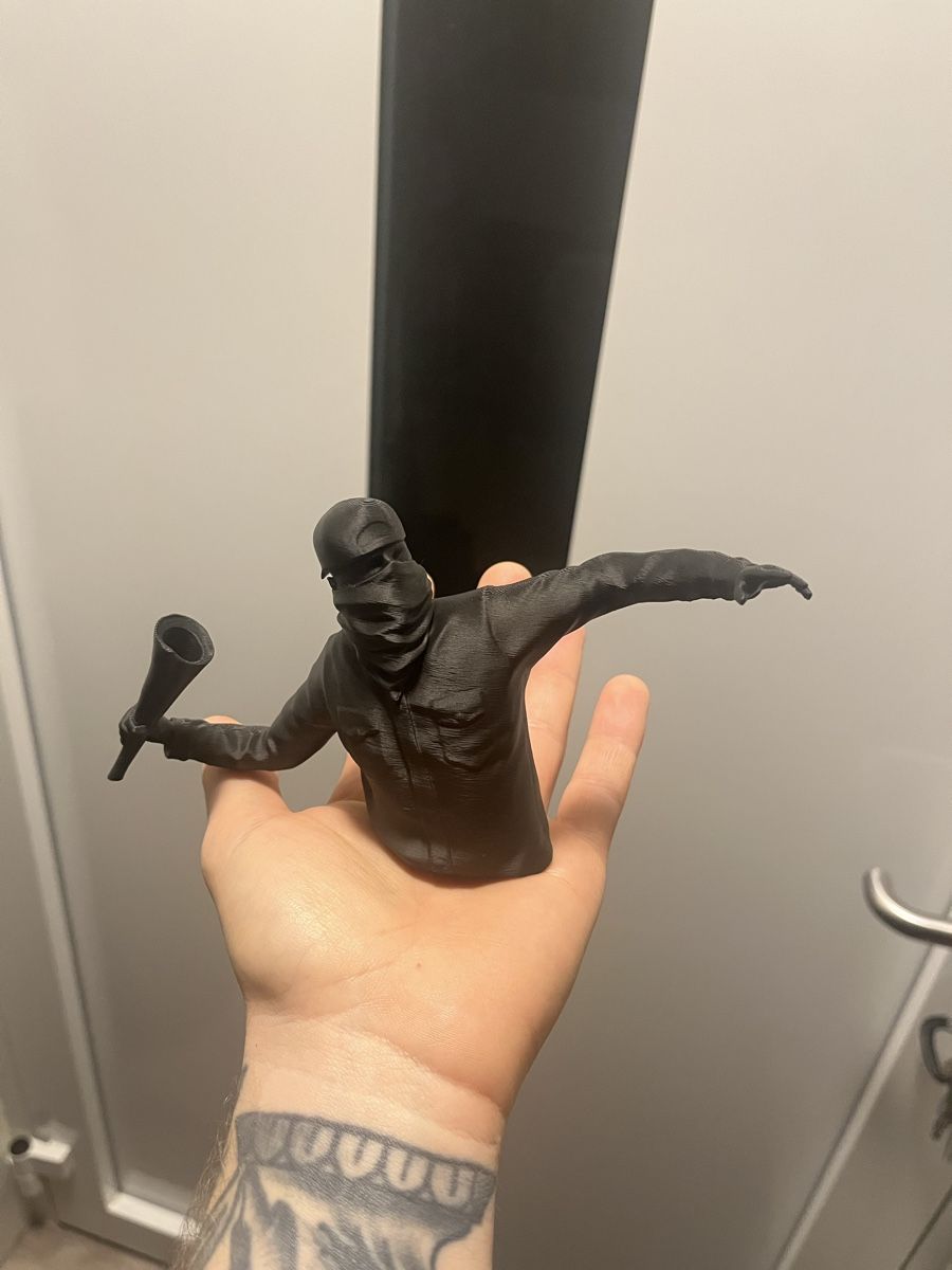 Skulpturen & Statuen: Banksy Sculpture Flower Thrower 3D Print – Neu (gemäss Beschreibung) aus Solothurn von CityNordMarketplace