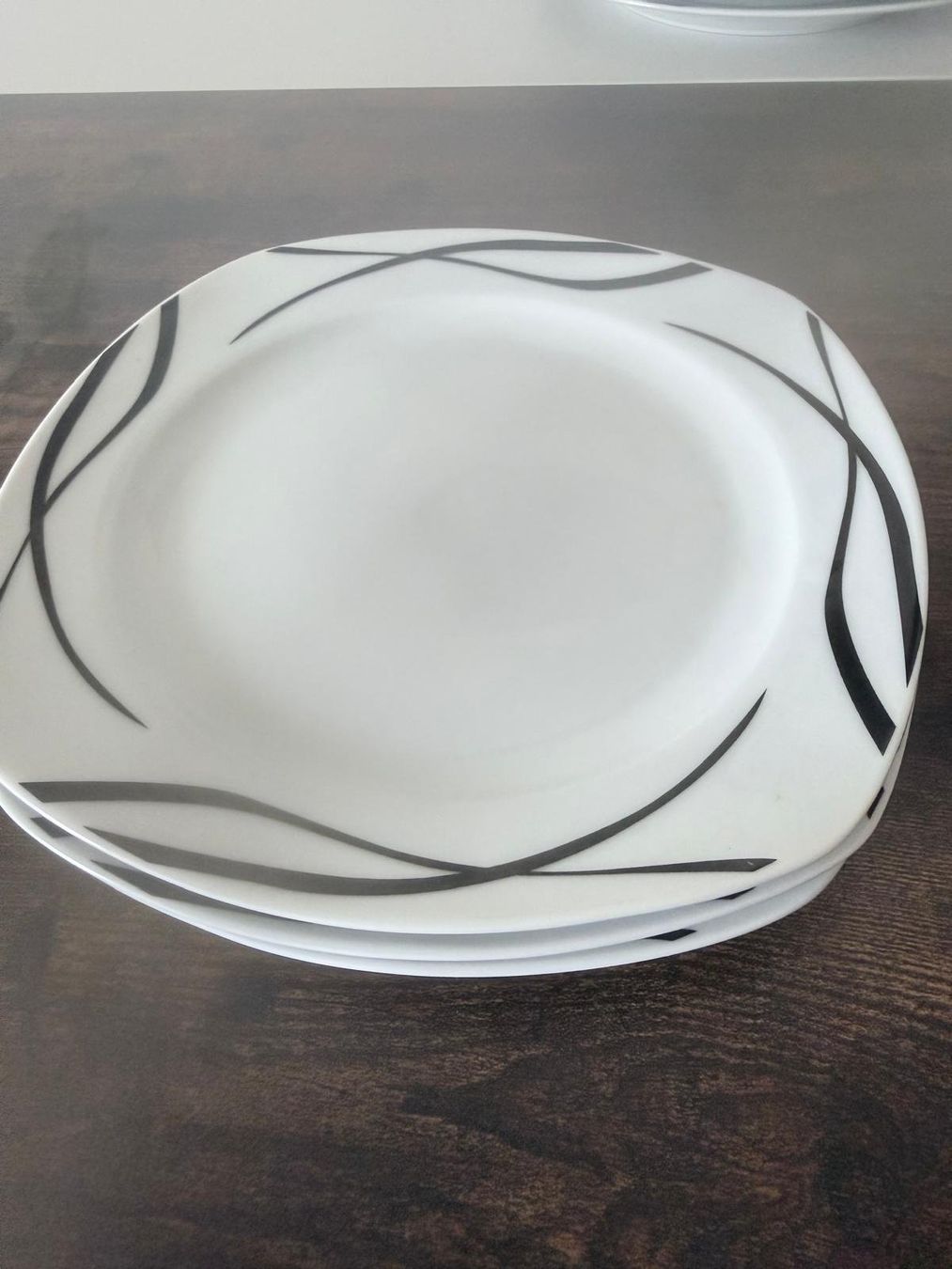 Set di piatti: Geschirr Set, Teller mit Design,Neuwertig – Usato da Wynau venduto da sascha4979