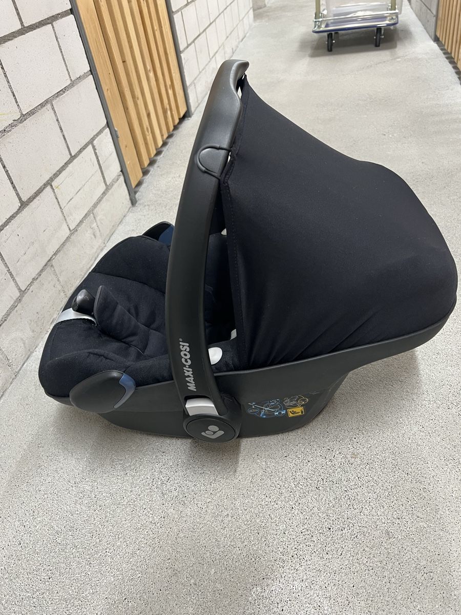 Maxi-Cosi Seggiolini per auto: Maxi-Cosi Pebble Pro Babyschale mit ISOFIX &Bugaboo Adapter – Usato da Gränichen venduto da FQueiros 2