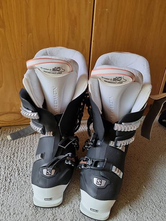 Scarpe da donna: Skischuhe Damen Grösse 26/26.5 – Usato da Niederuzwil venduto da sama013