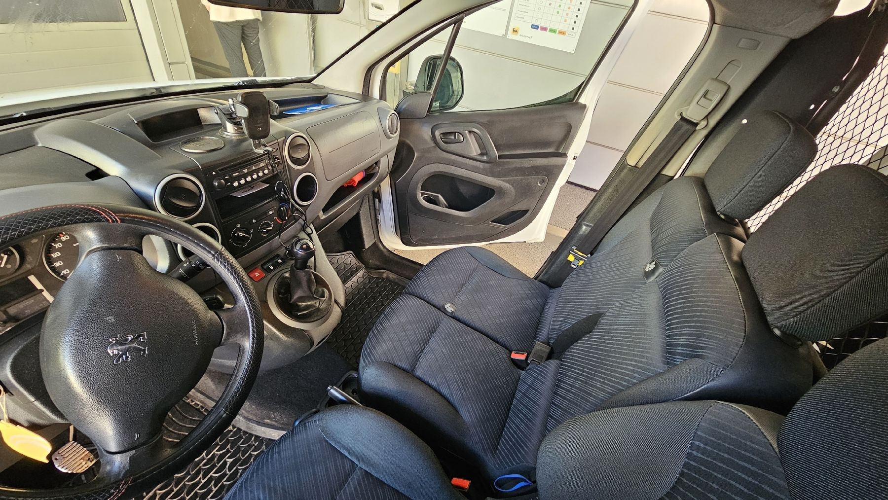 Peugeot Automobili: Peugeot Partner HDI Fourgon long, année 2011 – Usato da La Chaux-de-Fonds venduto da vil_7v6g 7