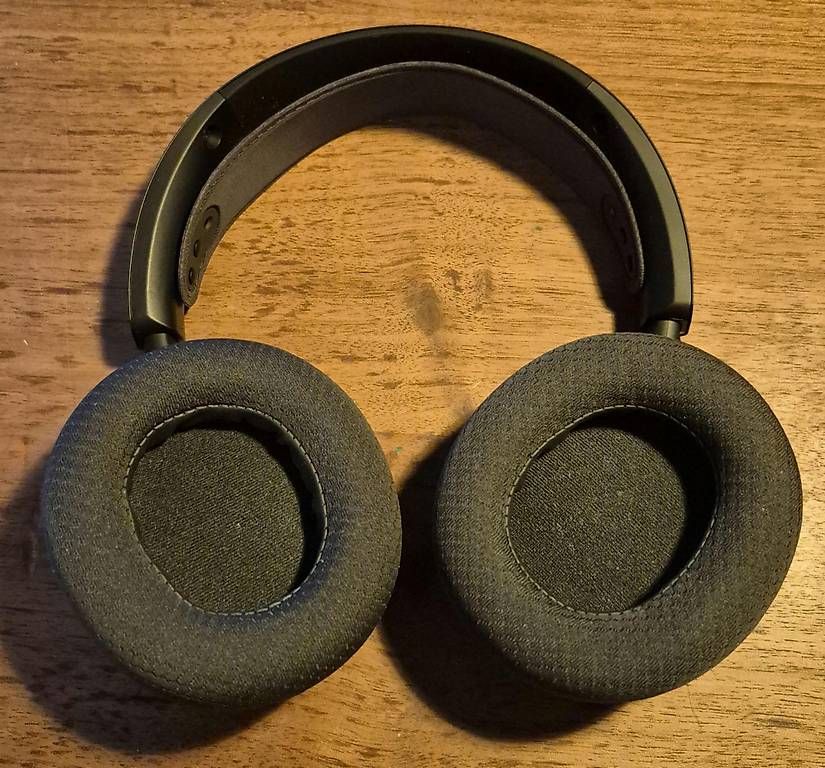 Steelseries Cuffie: Headset SteelSeries Artic Nova 7 Gen 2 / einmal getragen – Usato da Basel venduto da Ino5ch 2
