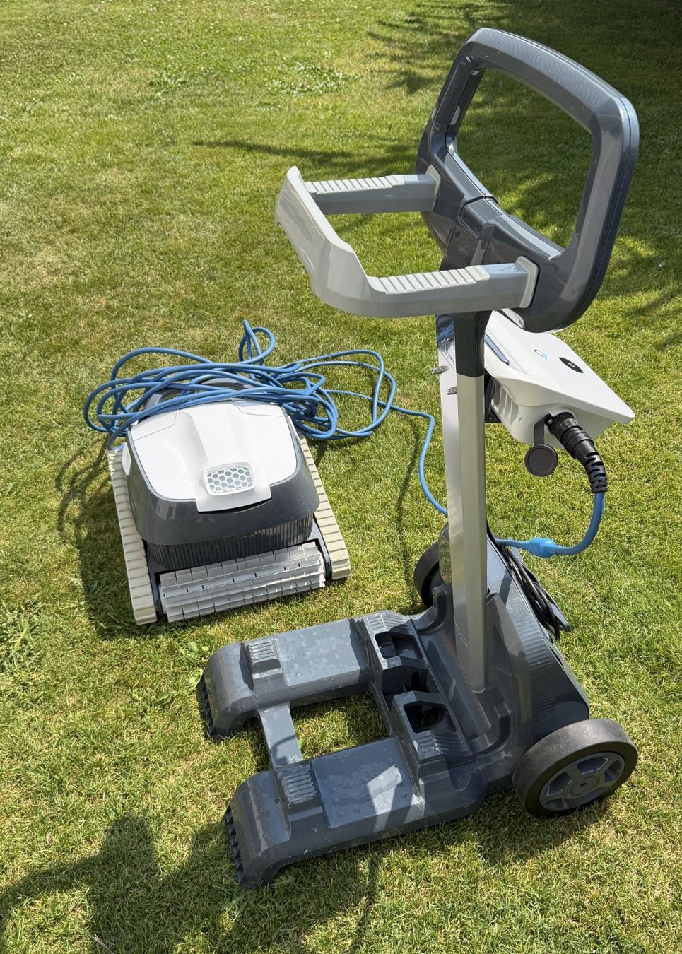 Dolphin Accessoires de piscine: Pool Roboter PoolBot PB35 Dolphin Mod. 2020 – D'occasion à Baar par Wolferich 2