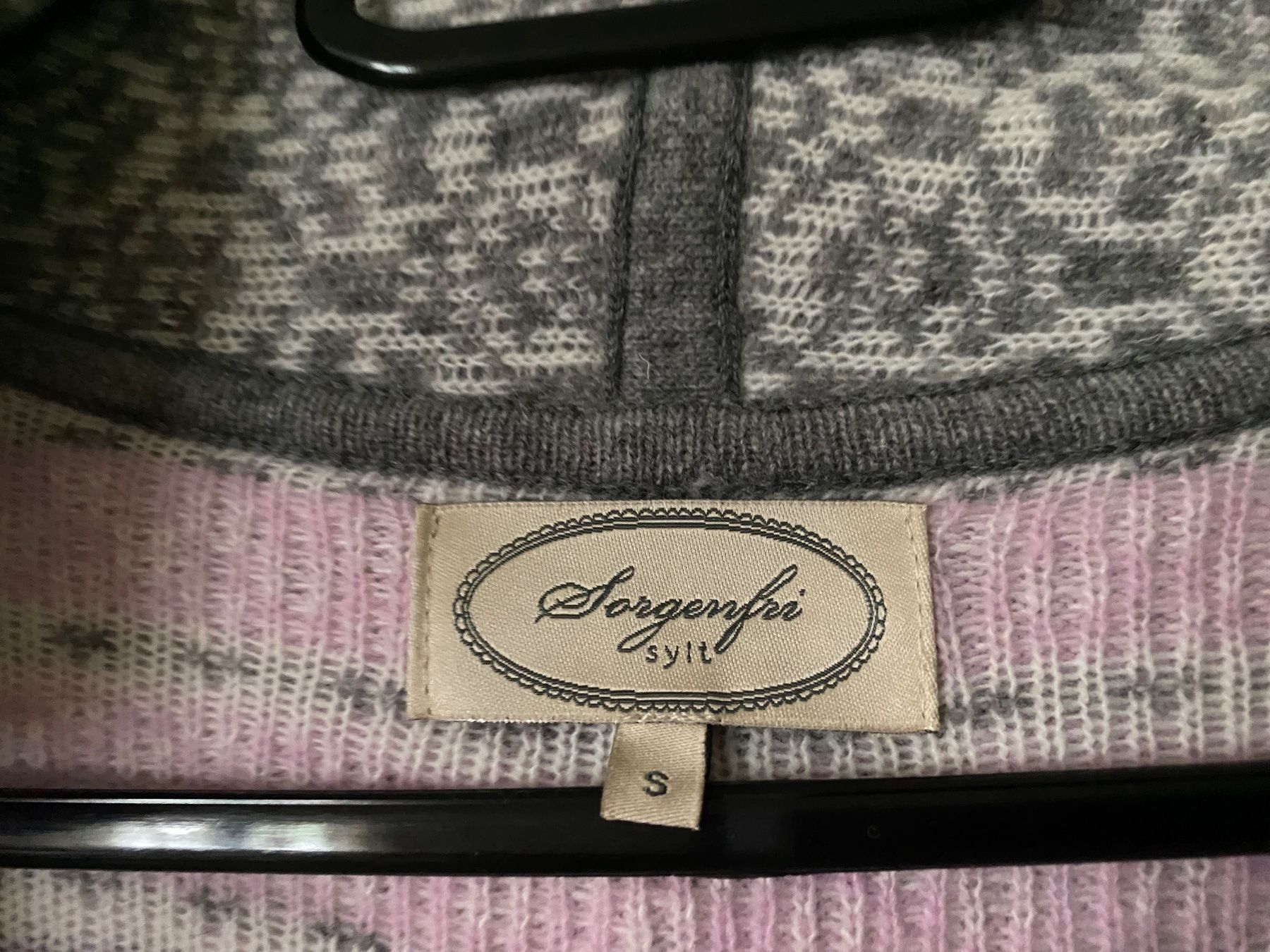 Sorgenfri Giacche: Wunderbare Sylt Strickjacke Gr. S – Usato da Rüti ZH venduto da Tredeschin 9