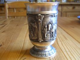 schöner Relief Wein Zinn Becher/Kelch m. Handwerker Motiven