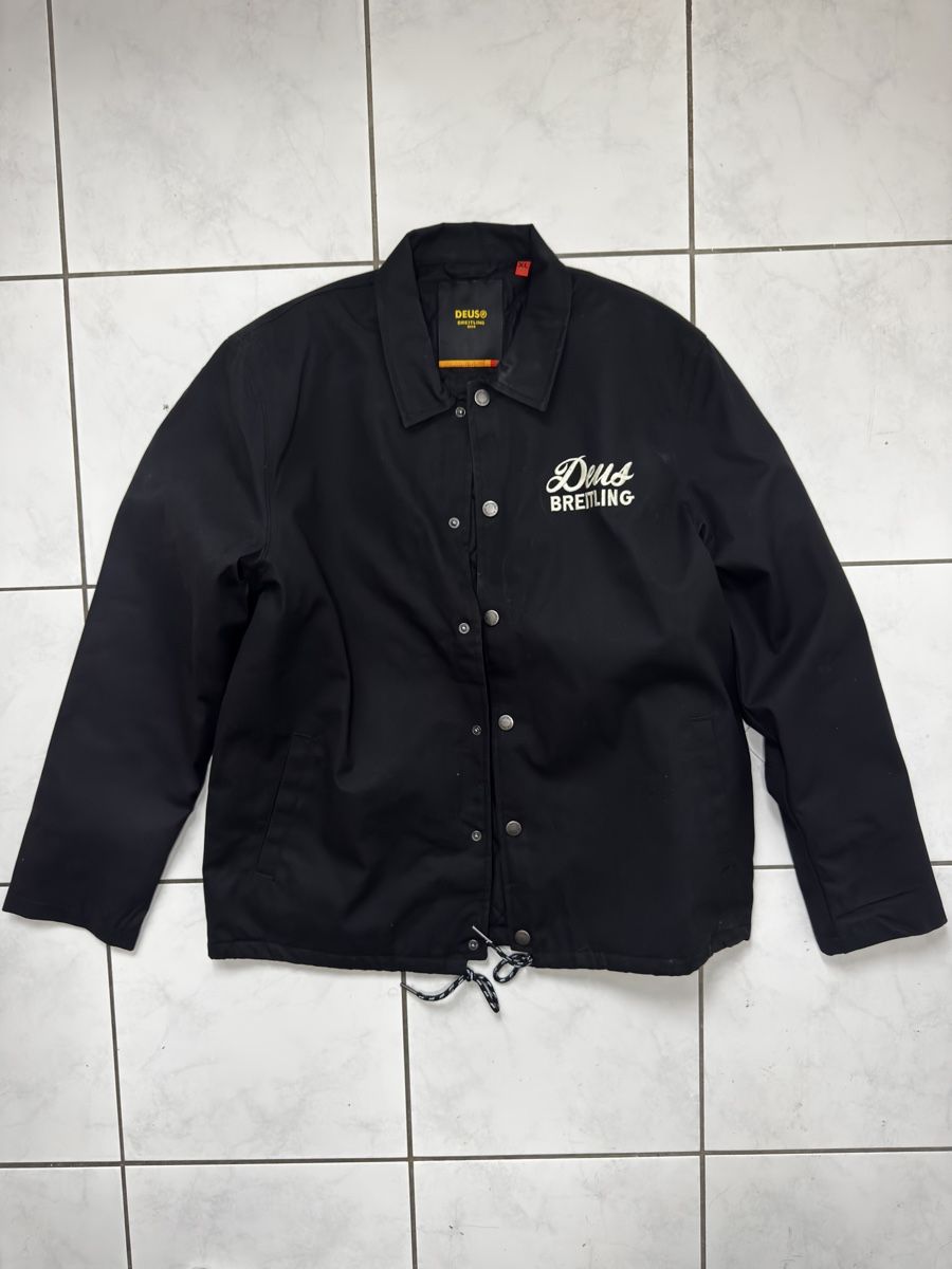 Deus Ex Machina × Breitling – Coach Jacket XL – Neuve (Neu (gemäss ...