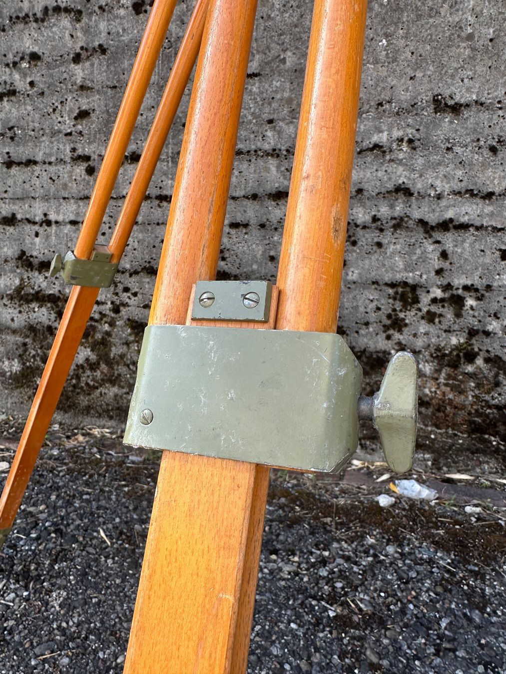 Treppiedi & Teste: Holz-Stativ / Schweizer Armee IIb – Usato da Zürich venduto da frauflufelberg 7