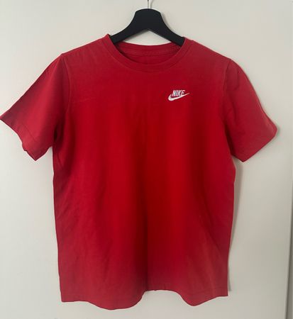 NIKE T-Shirt. Gr. 164 cm