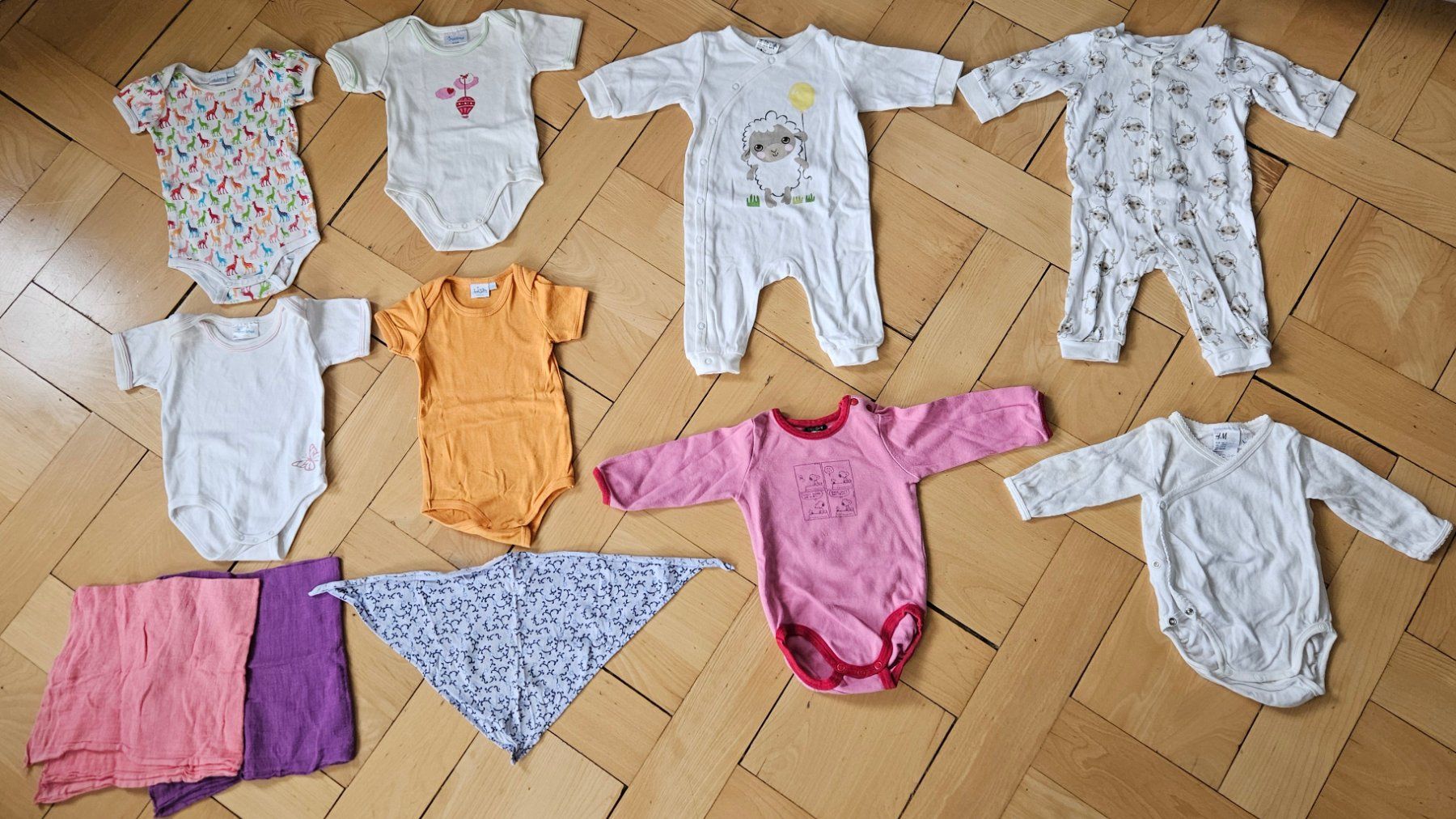 Lotti & Set di vestiti: Kleiderset Mädchen Gr. 62/68 21-teilig – Usato da St. Gallen venduto da Patrizia0711 2