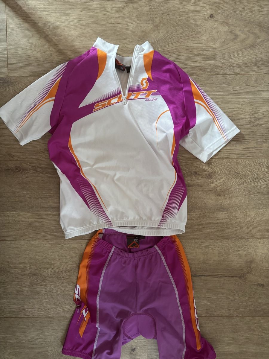 Scott Canottiere & Pantaloni: Maillot et short de cycliste Scott  – Usato da Grandvillard venduto da Elsa.Del