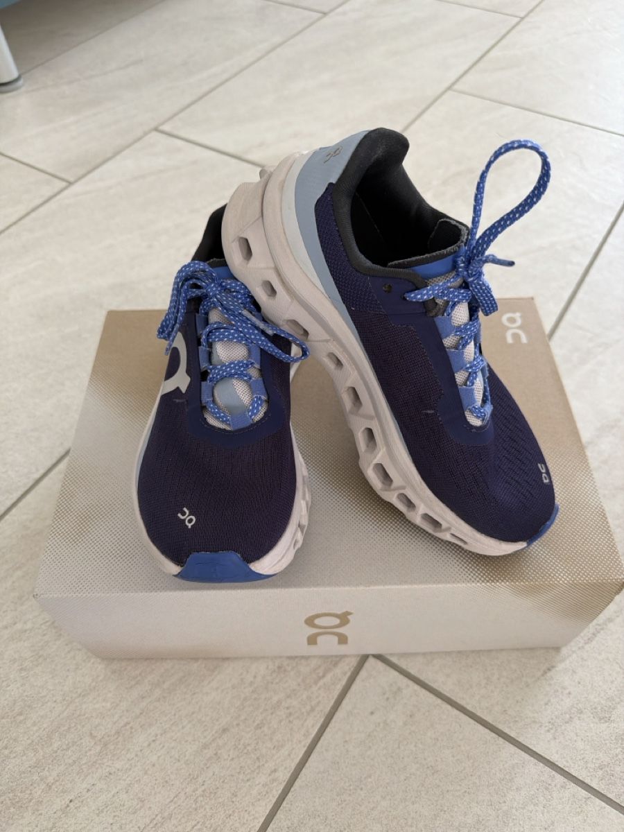 On Scarpe da donna: On Cloud Monster Helion Grosse 36 – Usato da Bülach venduto da mitsuhashi