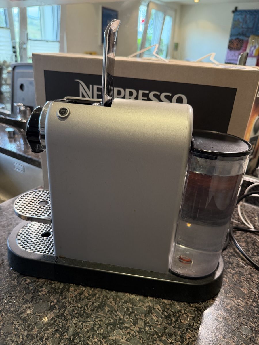 Nespresso Macchine per caffè & Macchine per espresso: Nespresso Citiz Argenté / Silbergrau  – Usato da Kaltbrunn venduto da SwissLake02 1