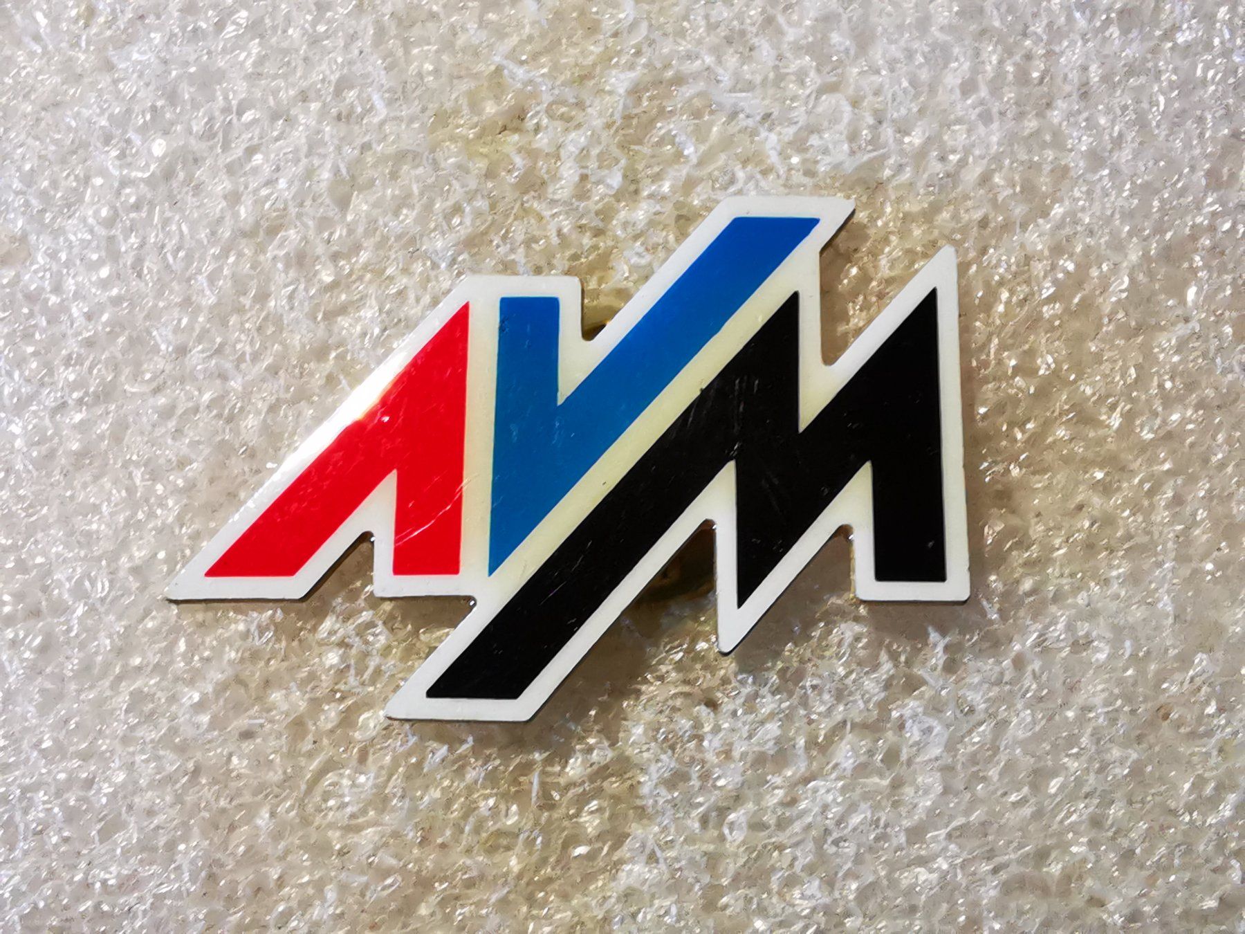 Placchette & Badge: Ansteckpin 74: Avm – Usato da Oppligen venduto da Pin-Fall-Shop