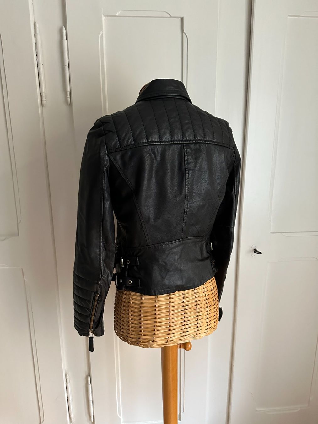 Zara Jacken: ZARA - Lederjacke schwarz S – Gebraucht aus Zürich von Diazaio 2