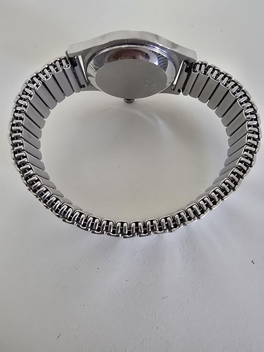 Eterna Uhren: Eterna Damenuhr Quartz, elegantes Design. – Gebraucht aus winterthur von Sammlerecke 1