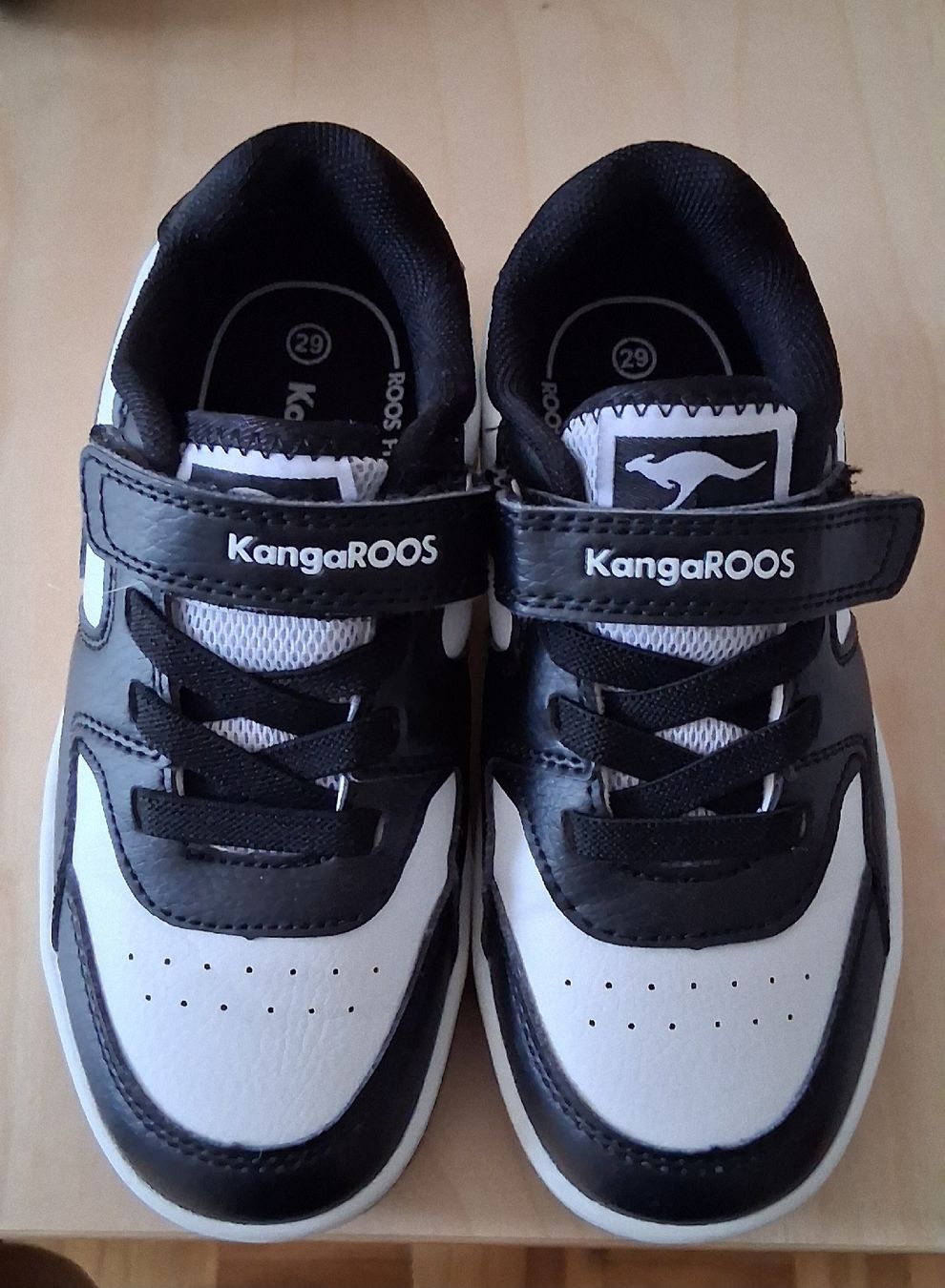 Scarpe per ragazzi: Hallenschuhe Gr.29 – Usato da Zürich venduto da Pryter