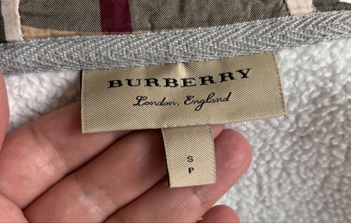 Burberry Giacche: Burberry Kapuzenjacke Grau Grösse S  – Usato da Wangen ZH venduto da tel_gxb5 5
