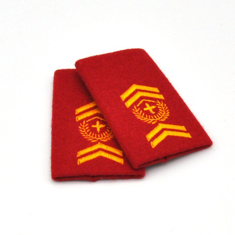 Schweizer Armee Placchette & Badge: Achselschlaufen Stabsadjutant Rettungstruppen – Usato da Uerkheim venduto da fabulafero