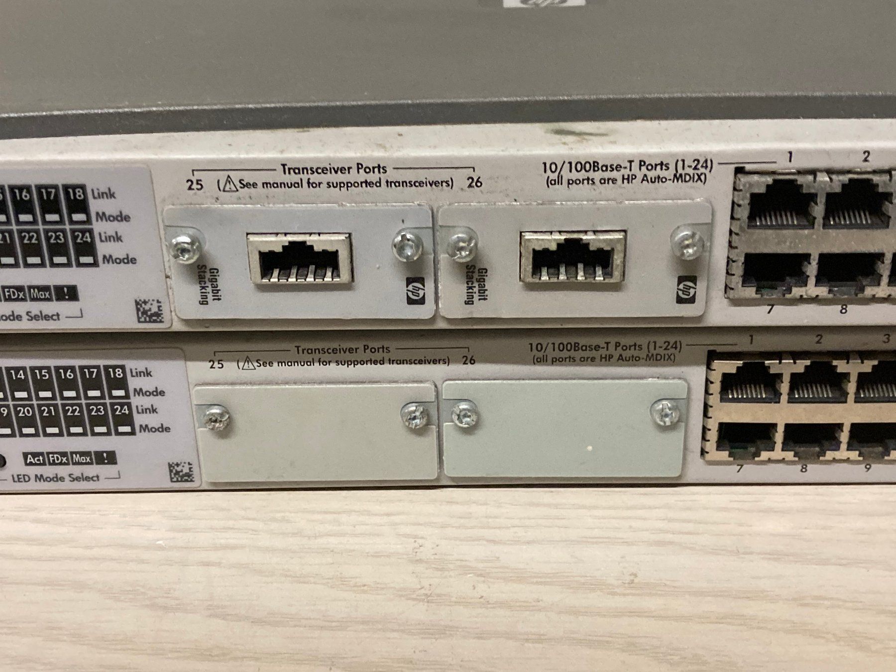 Hewlett Packard Hub & Switch: 2x HP Procurve Switch 2524 J4813A / 24-Port Switch – Usato da Wettingen venduto da Schabernack_sam 9