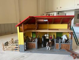 Schleich Reiterhof mit Zubehör guter Zustand