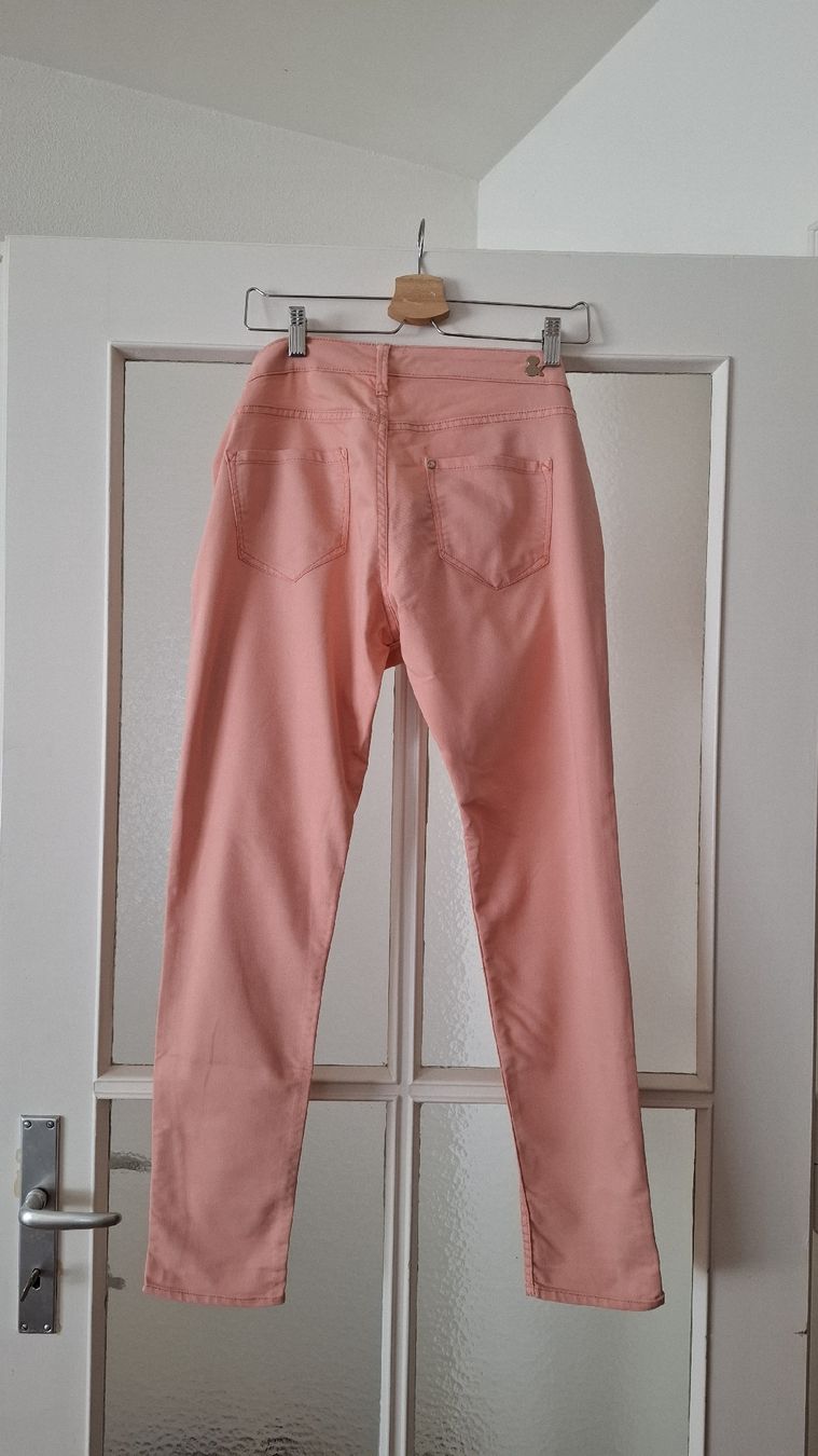 H&M Jeans: Jean rose saumon H&M – Usato da Vevey venduto da latessinoise 1
