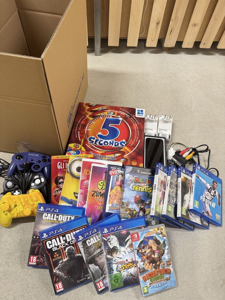 Jeux: Konvolut Games/Handys/DVDs/Brettspiel/Controller gem. Bilder – D'occasion à Liestal par MoneyMatter