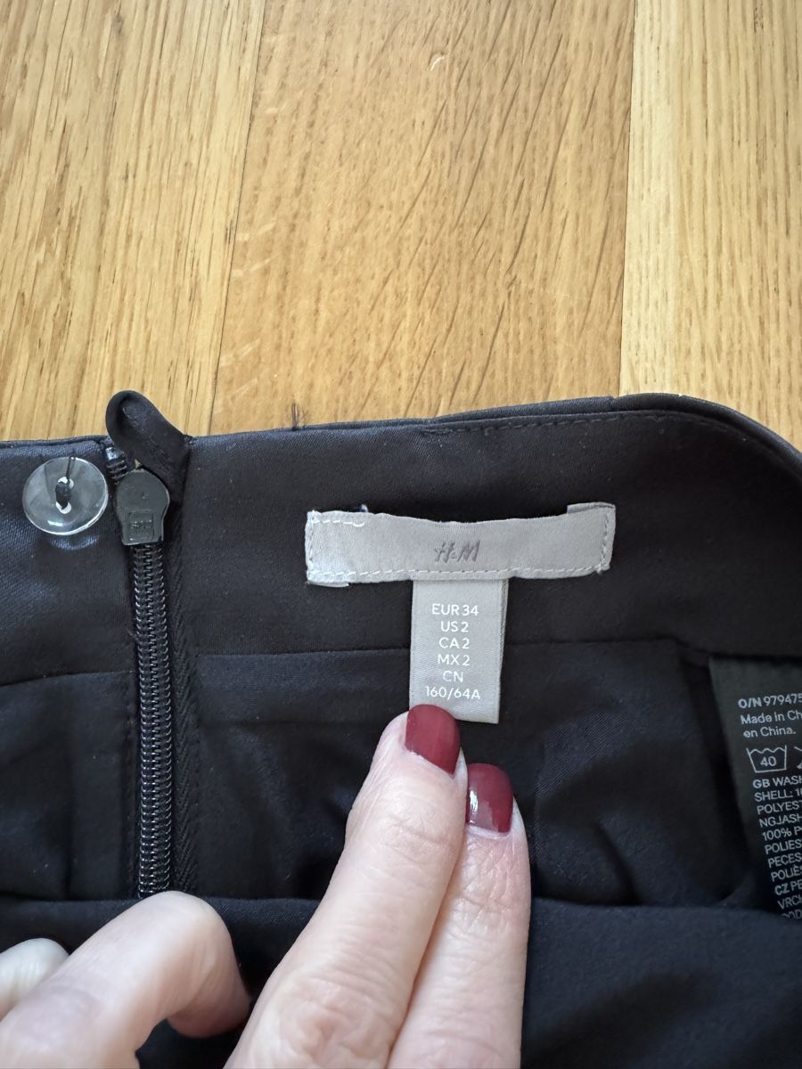 H&M Röcke: Schwarzer H&M Rock mit Schleifen Gr. 34 – Neu und originalverpackt aus Beringen von ste_bh8w 2