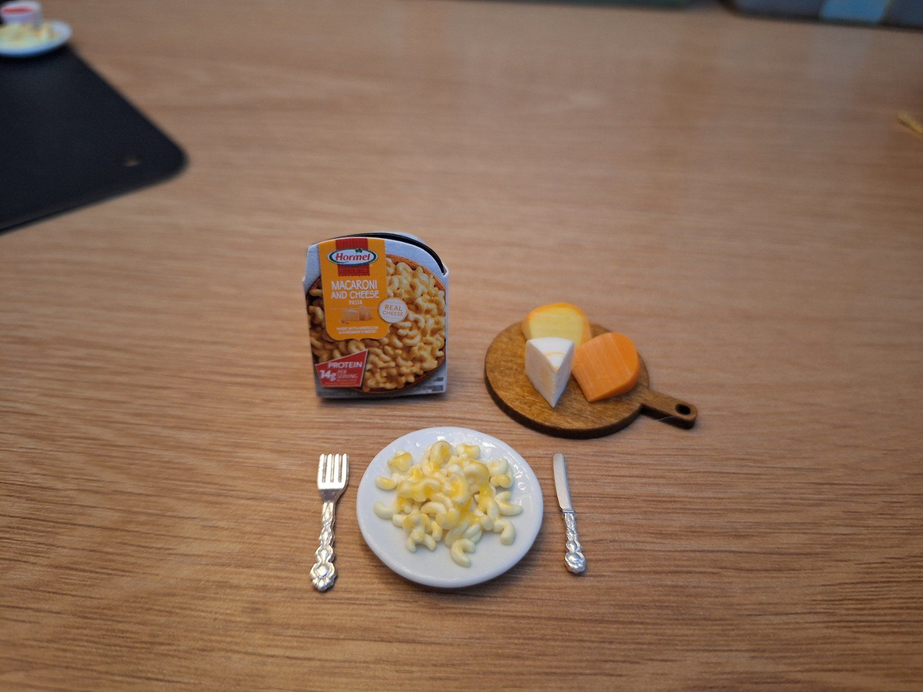 Case e mobili per bambole: Handmade Macaroni and Cheese Set – Nuovo (secondo la descrizione) da Zürich venduto da HandmadeTinyFood 3