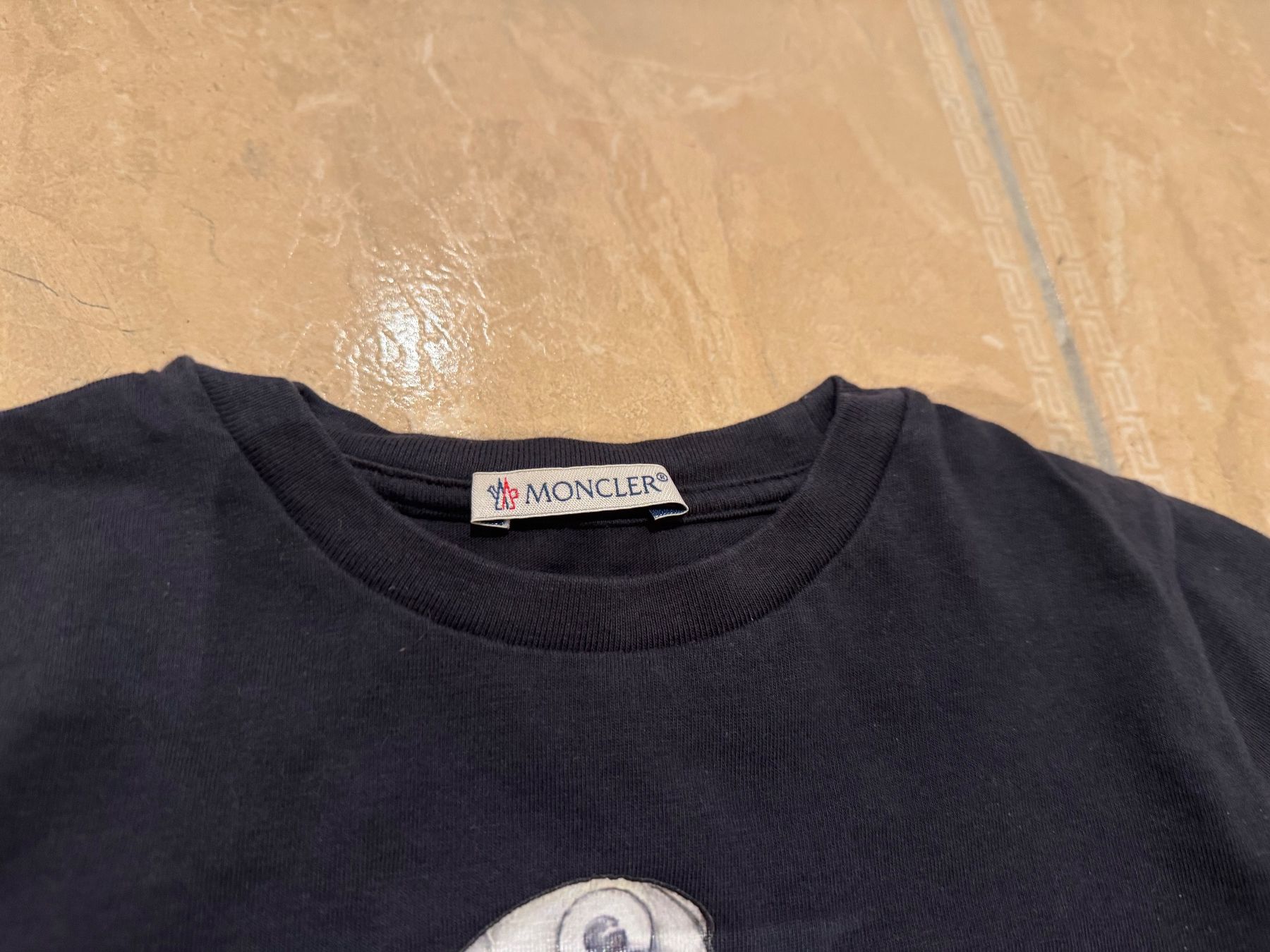 Moncler Hemden, T-Shirts & Polos: Moncler süsses Shirt, 5J 110 – Gebraucht aus Klingnau von Markus14 3