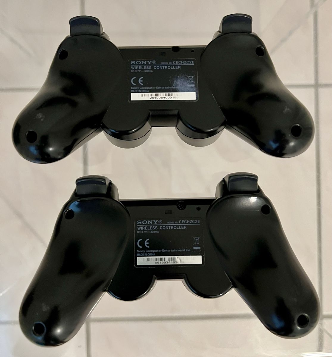 Sony Konsolen: Sony PlayStation 3 Konsole mit 2 Controllern – Gebraucht aus Hunzenschwil von Madachica 6