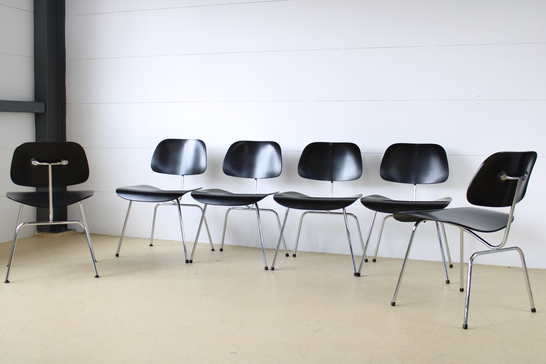 Vitra Sedie: Vitra DCM Stühle von Eames – Usato da Meinisberg venduto da atelier_TILIJA