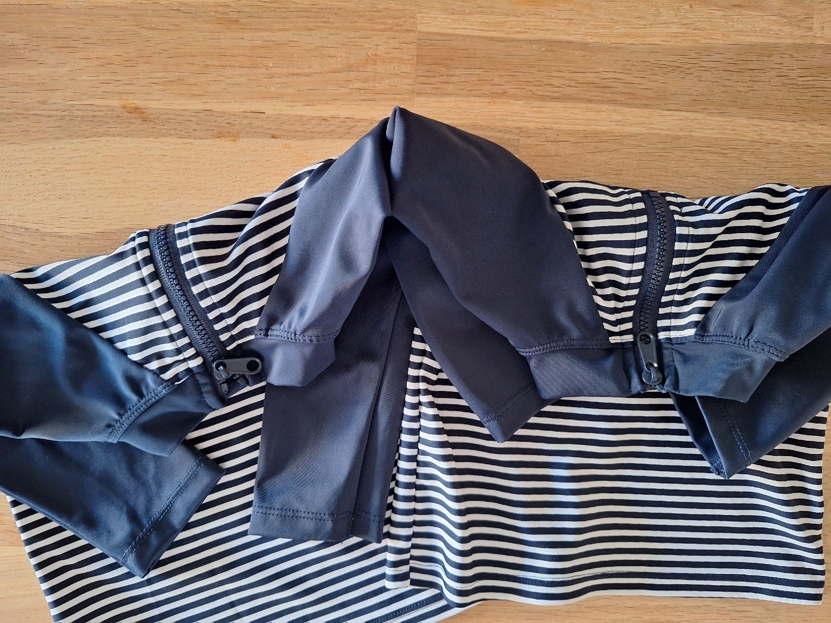 Costumi da bagno: 2 Badeshirts 86 – Usato da Bad Zurzach venduto da han_5znm 1