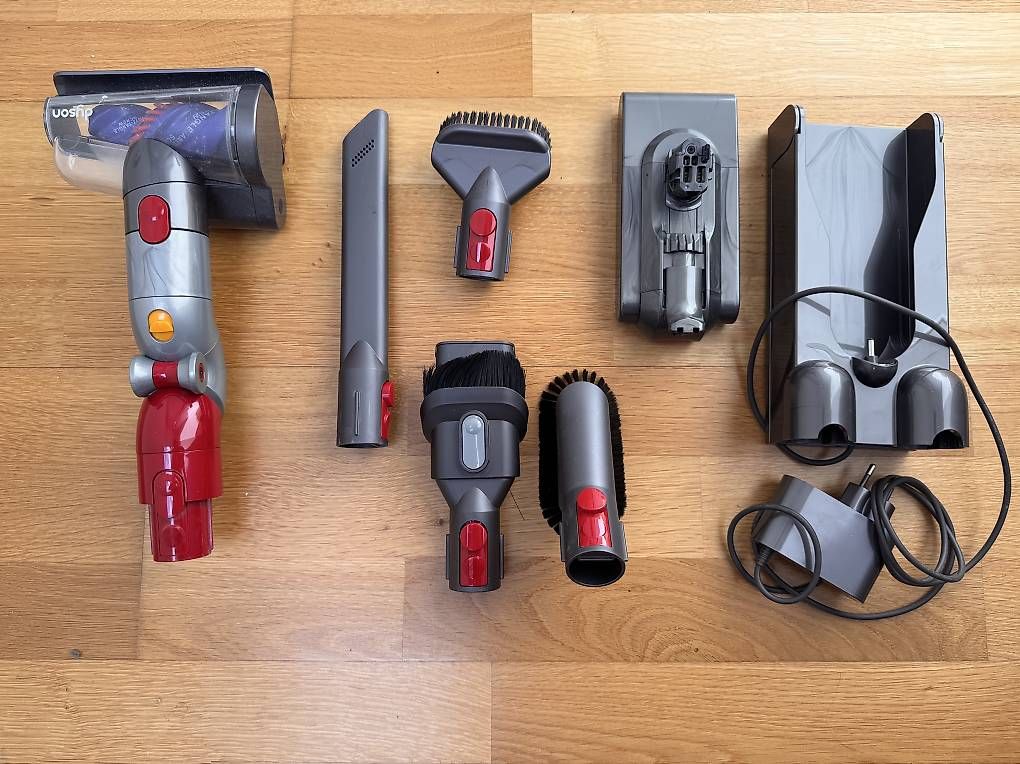 Dyson Staubsauger & Zubehör: Dyson V15 mit Zubehör – Gebraucht aus Zollikofen von Shenile 2
