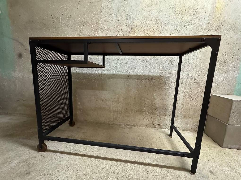 Schreibtische: Bureau – Gebraucht aus Nyon von and_hfg5