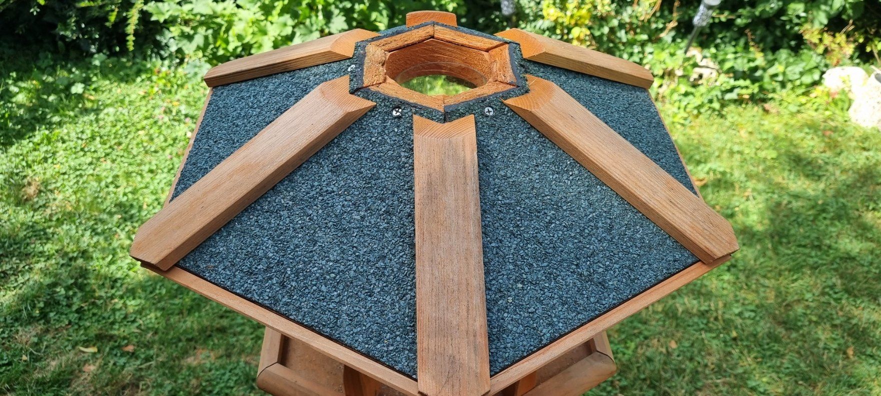 Petites maisons à oiseaux: Vogelhaus mit Ständer – D'occasion à Zürich par stratos66 1