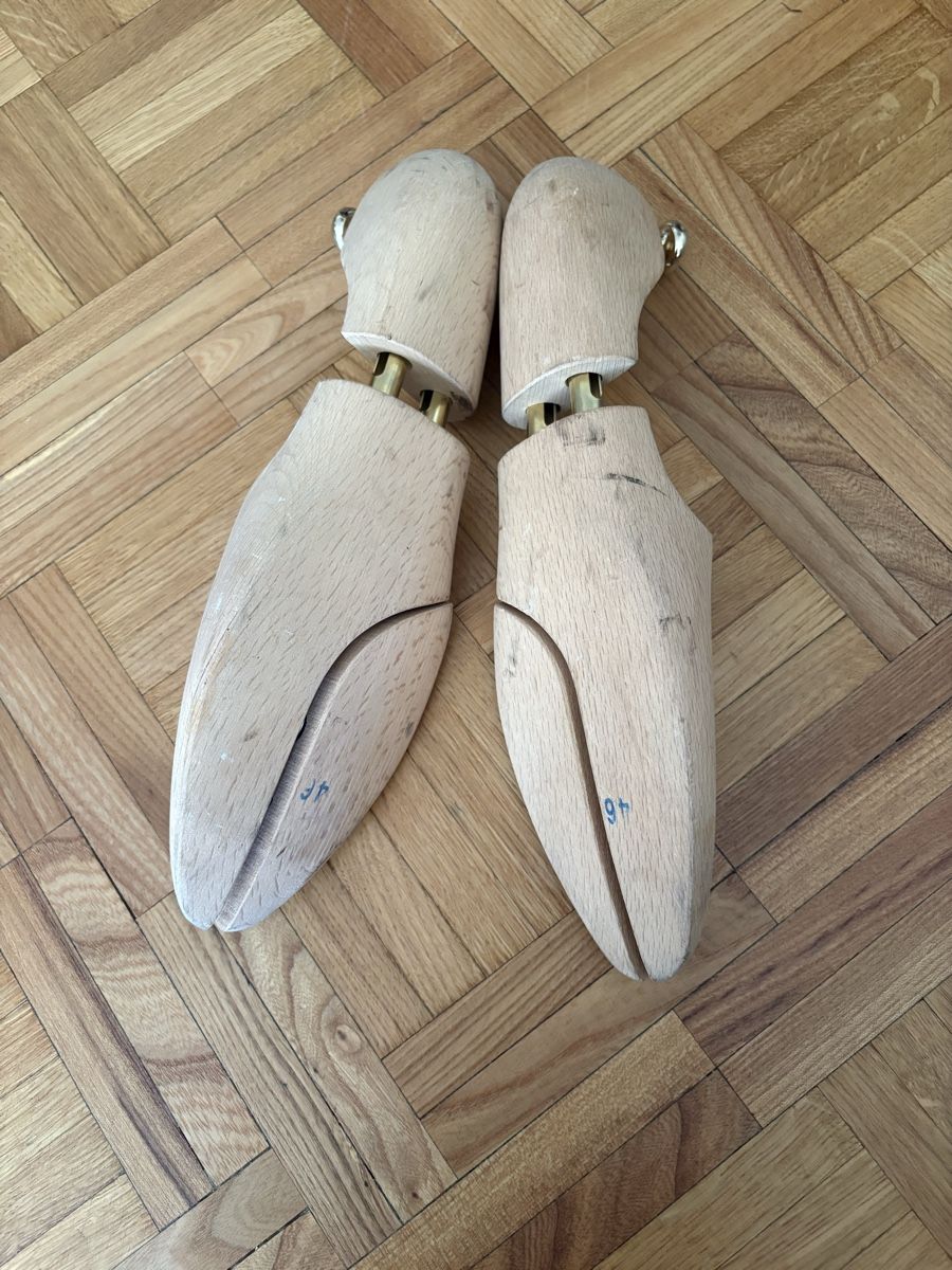 Tutti gli attrezzi: Embauchoirs en bois taille 46 – Usato da Genève venduto da cec_6qrf 1